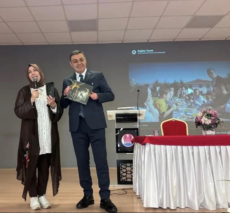 Akran Nezaketi Söyleşileri